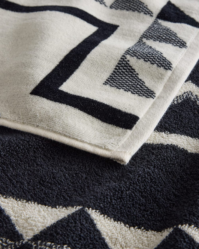 PENDLETON Oversized Jacquard Spa Towel Oxbow