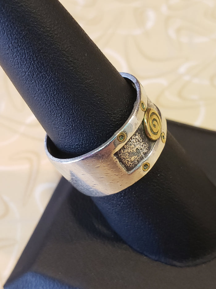 Sterling ring with spiral design size 9