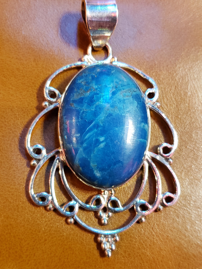 APATITE Pendant / .925 36 inch MILOR Italy Chain