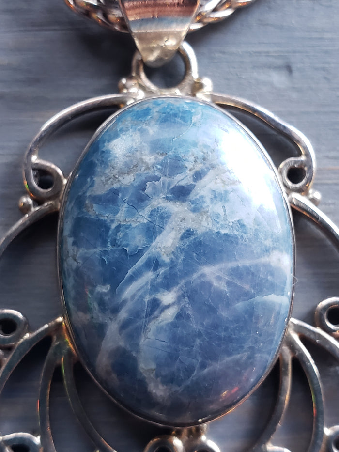 APATITE Pendant / .925 36 inch MILOR Italy Chain