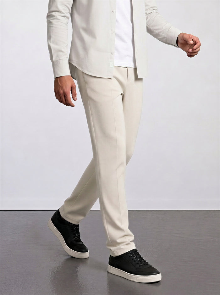 THE SOFT EASE - CHINO PANTS - SAND