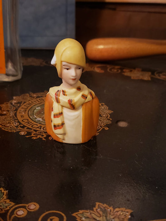 THIMBLE Porcelain lady