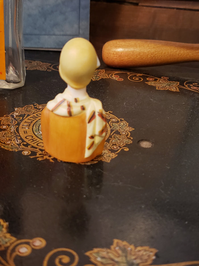 THIMBLE Porcelain lady