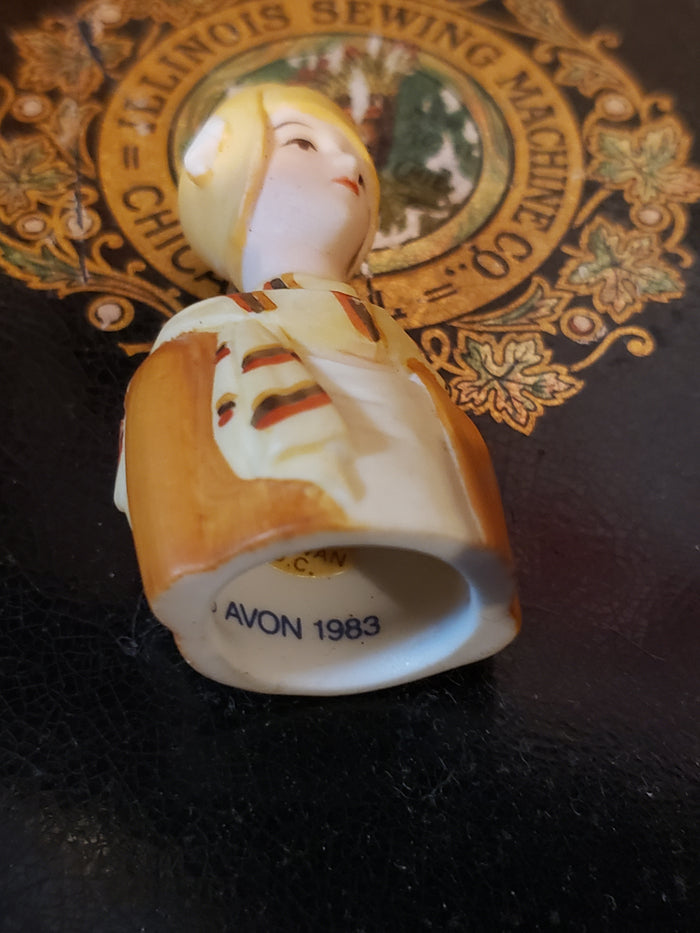 THIMBLE Porcelain lady